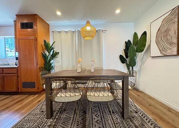 Hollywood Habitat - Br11-Wh